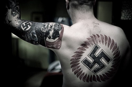 Αυστριακός καταδικάστηκε σε φυλάκιση επειδή είχε ναζιστικά τατουάζ
