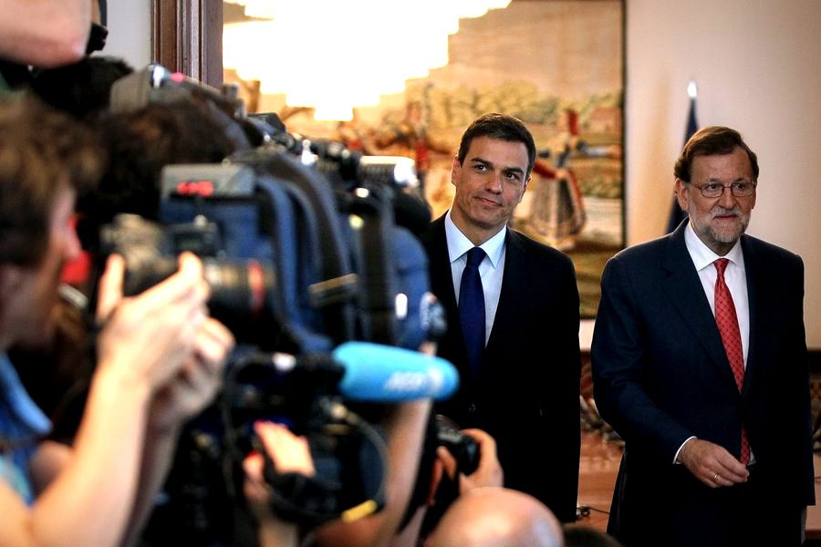 Ισπανία: Ο Σάντσεθ παραιτείται από βουλευτής, ο Ραχόι αναλαμβάνει πρωθυπουργός