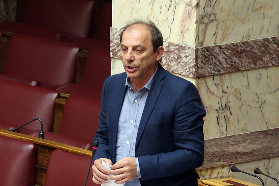Βουλευτής του ΣΥΡΙΖΑ χαρακτηρίζει «ξεφτίλα» την πρόταση Πολύδωρα για το ΕΣΡ