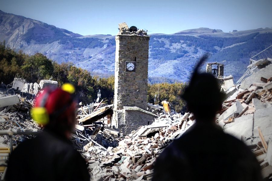 Άστεγους αλλά όχι θύματα άφησε πίσω του ο σεισμός των 6,6 Ρίχτερ στην Ιταλία