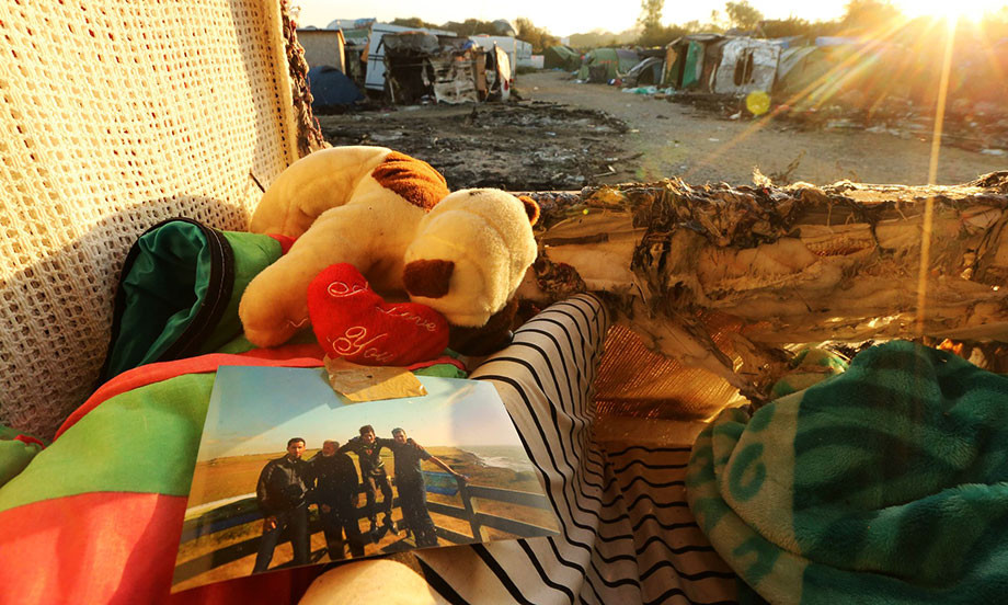 Όσα άφησαν πίσω τους οι πρόσφυγες στη «ζούγκλα του Καλαί» [Φωτογραφίες]