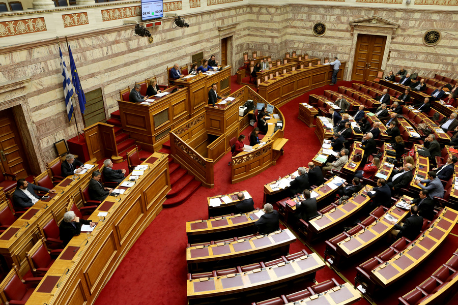 Με τροπολογίες ο Παππάς τα δίνει όλα στο ΕΣΡ