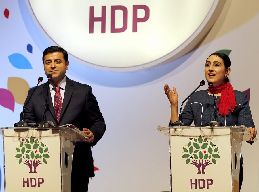 O Ερντογάν συνέλαβε και φυλάκισε τους ηγέτες και βουλευτές του φιλοκουρδικού HDP