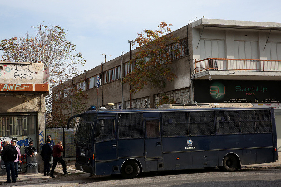Αστυνομική επιχείρηση στον Βοτανικό – Εκκενώθηκε το «hotspot μόνο για Έλληνες»