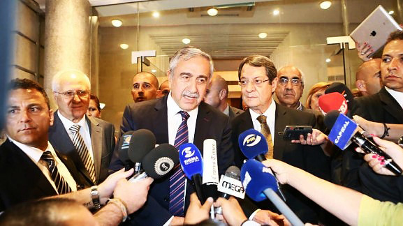 Ξεκινούν οι συνομιλίες Αναστασιάδη – Ακιντζί για το Κυπριακό