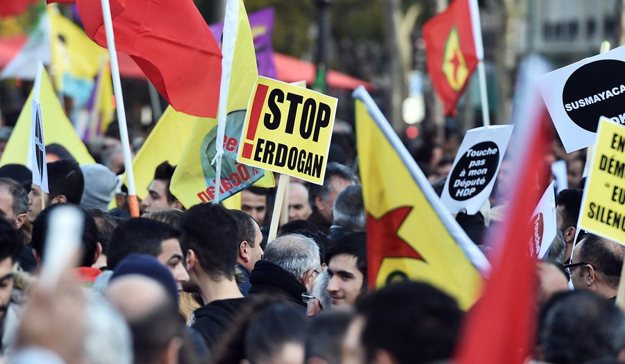 Διαδηλώσεις Κούρδων σε Γαλλία και Γερμανία κατά του Ερντογάν