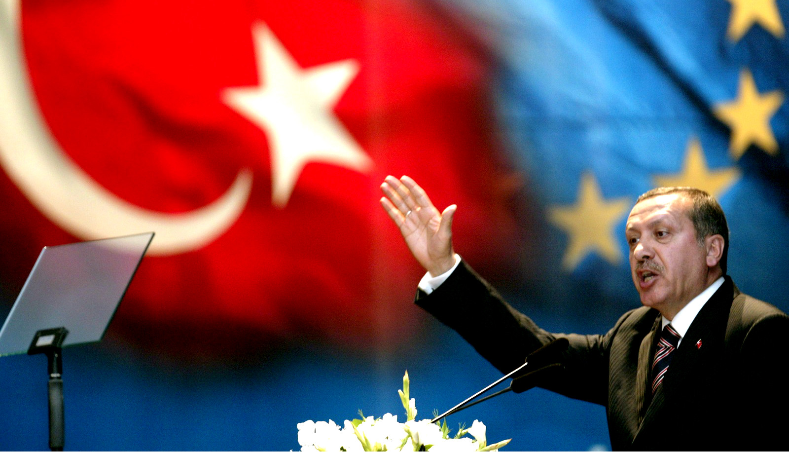 Στα άκρα η σχέση Τουρκίας – ΕΕ: «Η Ευρώπη υποθάλπει τρομοκράτες», λέει ο Ερντογάν