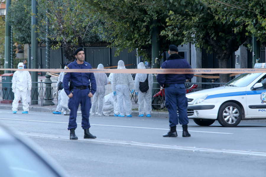 Επίθεση με χειροβομβίδα στη γαλλική πρεσβεία – Τραυματίστηκε φρουρός [ΦΩΤΟ+ΒΙΝΤΕΟ]