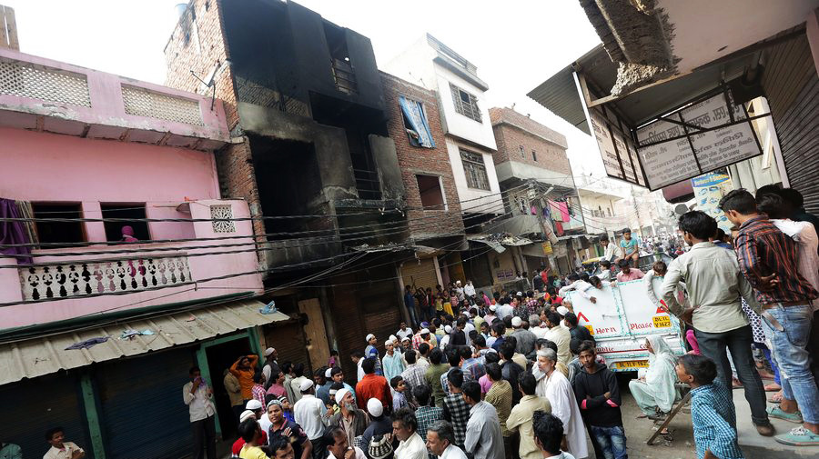 Ινδία: Τουλάχιστον 15 νεκροί εργάτες από φωτιά σε εργοστάσιο ρούχων