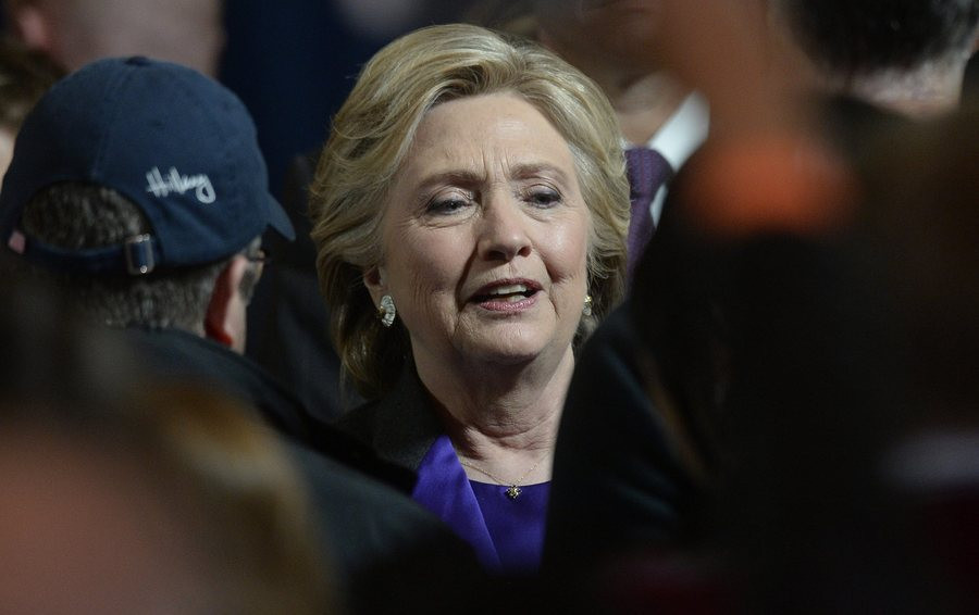 Η Χίλαρι κατηγορεί τον διευθυντή του FBI για την ήττα της στις εκλογές