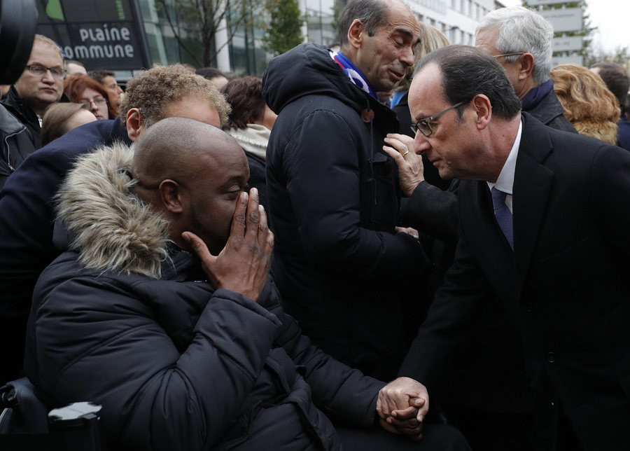 Ένας χρόνος από τις τρομοκρατικές επιθέσεις στο Παρίσι [ΒΙΝΤΕΟ]