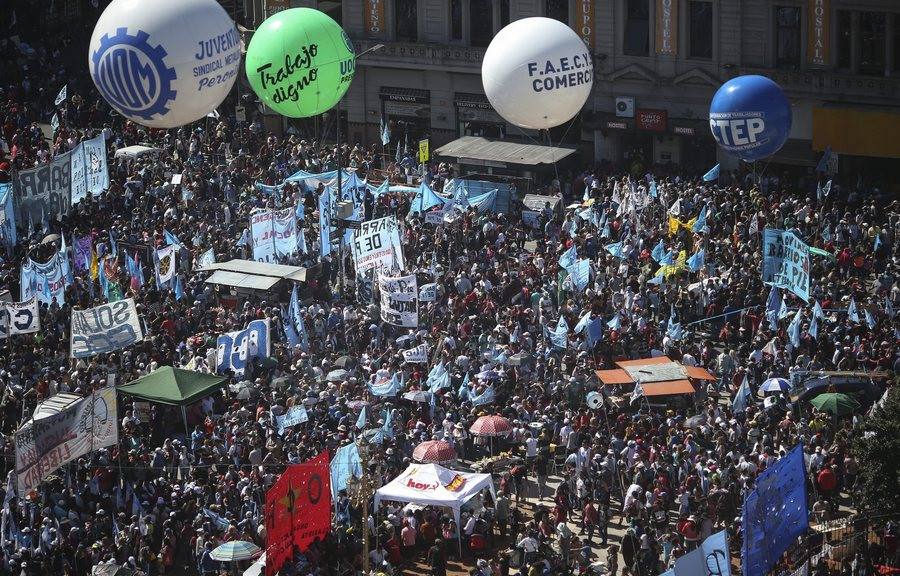 Αργεντινή: Μαζική διαδήλωση κατά της φτώχειας