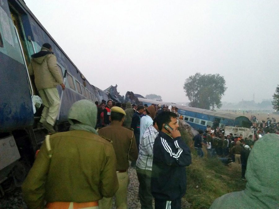 Ξεπέρασαν τους 100 οι νεκροί από τον εκτροχιασμό τρένου στην Ινδία [ΒΙΝΤΕΟ]