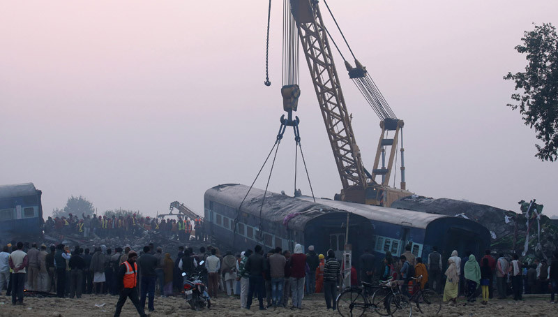 Πάνω από 130 νεκροί σε σιδηροδρομικό δυστύχημα στην Ινδία [ΒΙΝΤΕΟ]