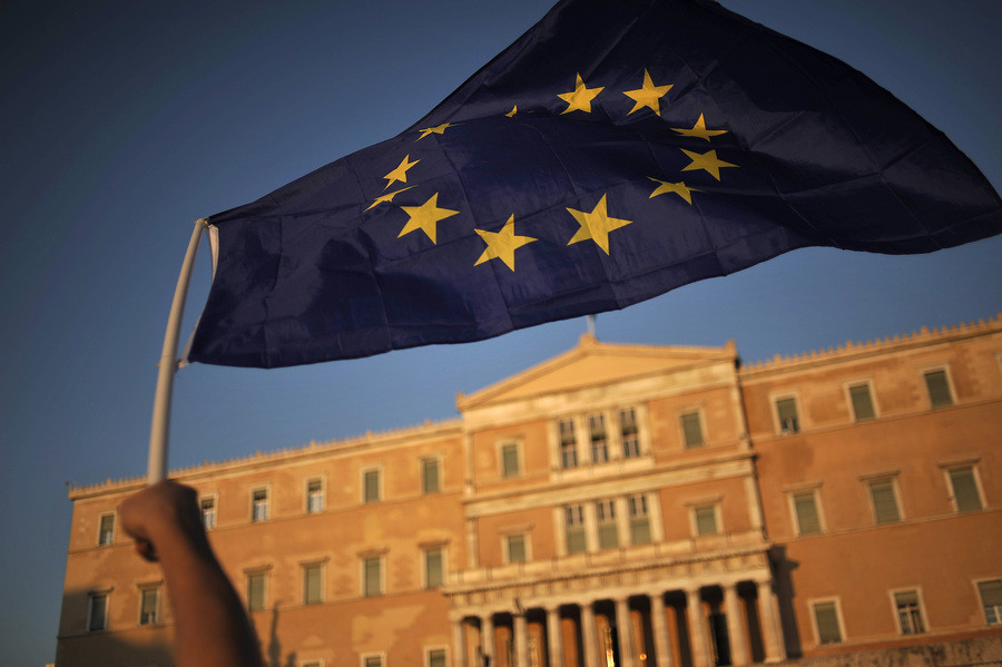 Οι FT παίρνουν θέση: Άδικο να ζητούν από την Ελλάδα πλεονάσματα 3,5%