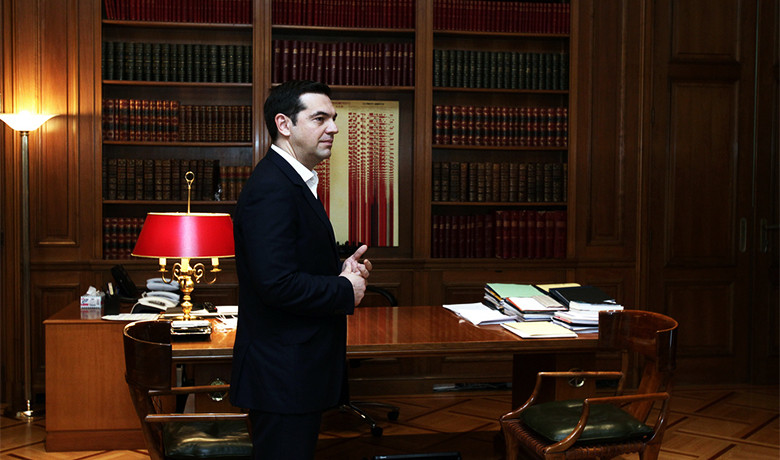 Ο Αλέξης Τσίπρας εγκαινιάζει το πρωθυπουργικό γραφείο στη Θεσσαλονίκη