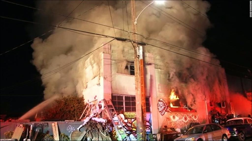 Τουλάχιστον 30 οι νεκροί από τη φωτιά σε πάρτι στο Όκλαντ