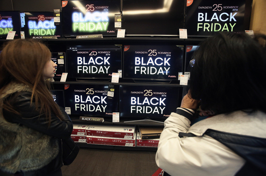 Έρευνα: Τι λένε οι Έλληνες καταναλωτές για τη Black Friday – Πόσοι ψώνισαν