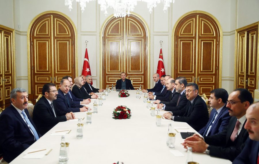 Ο Ερντογάν συγκάλεσε έκτακτη σύσκεψη μετά την πολύνεκρη επίθεση