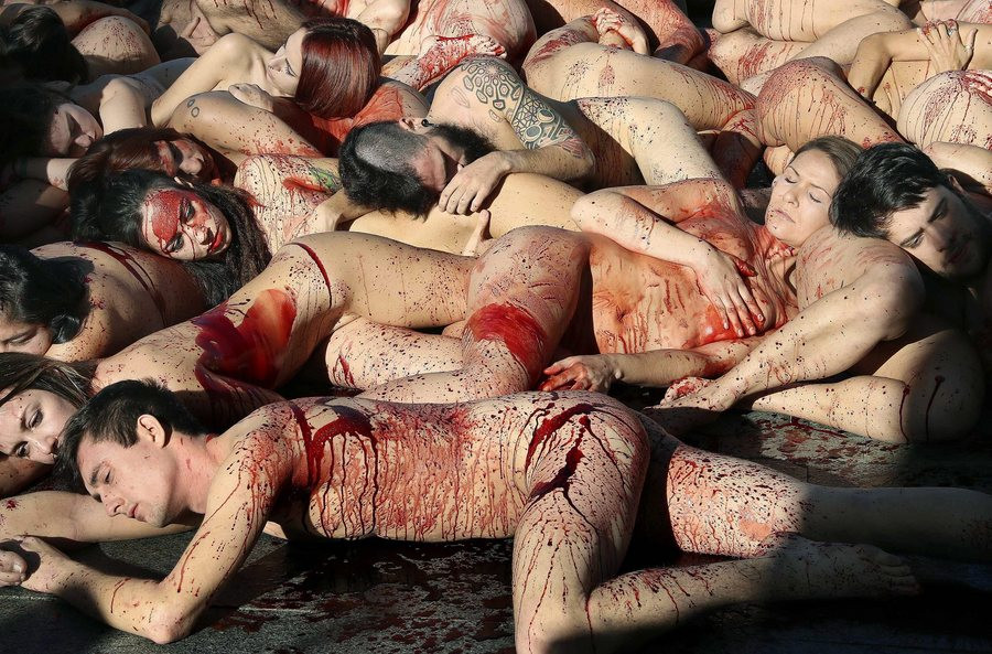 Ισπανία: Γυμνή διαμαρτυρία κατά του εμπορίου γούνας [ΦΩΤΟ]