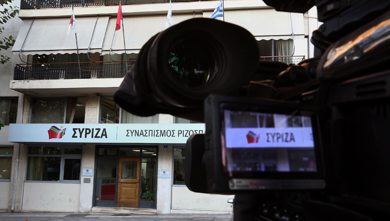 Ο ΣΥΡΙΖΑ ρωτά Μητσοτάκη για την προαγωγή γαλάζιου στελέχους με πλαστό πτυχίο