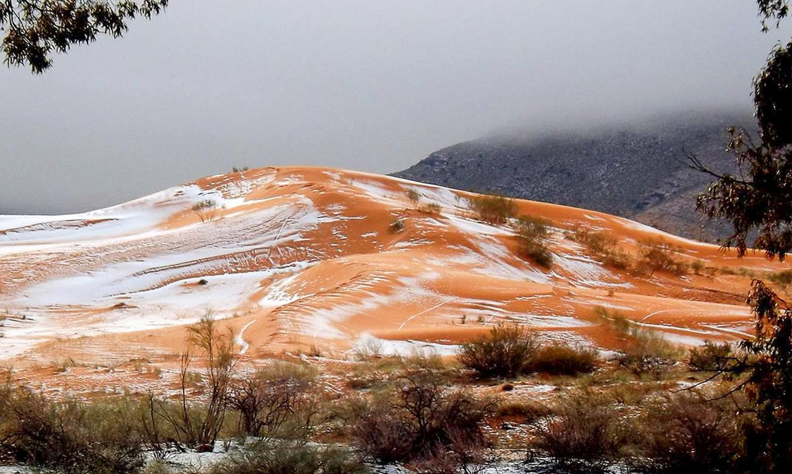 Το χιόνι έντυσε την έρημο Σαχάρα στα λευκά! [ΦΩΤΟΓΡΑΦΙΕΣ]