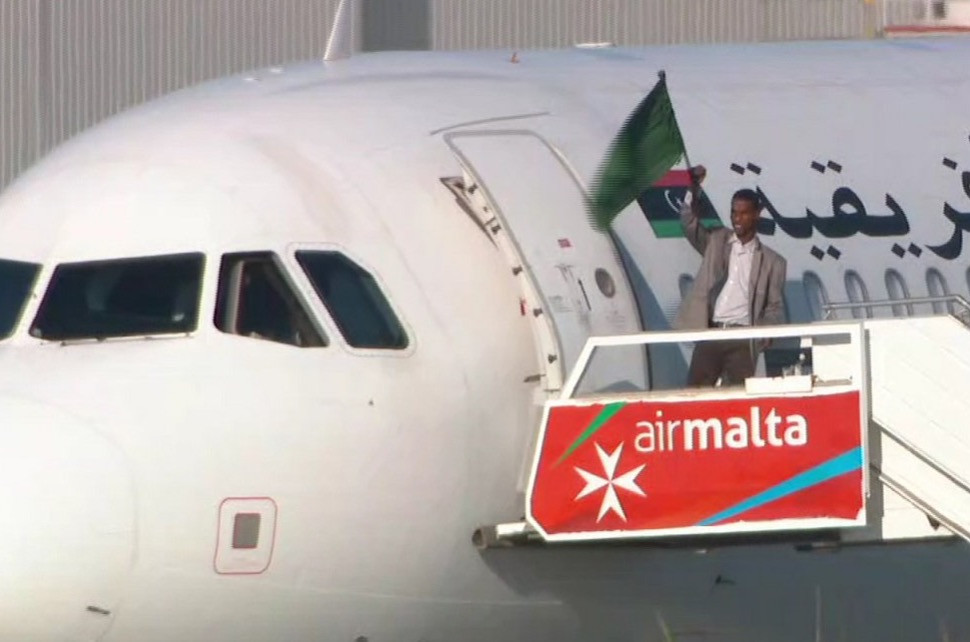 Μάλτα: Παραδόθηκαν οι αεροπειρατές