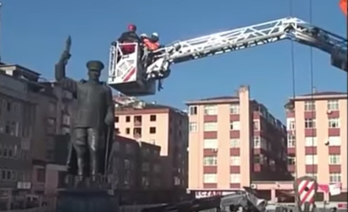 Ο Ερντογάν απομάκρυνε άγαλμα του Κεμάλ – Αντιδράσεις στην Τουρκία [ΒΙΝΤΕΟ]