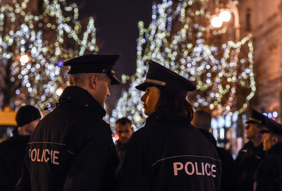 Χριστούγεννα στη σκιά της τρομοκρατίας