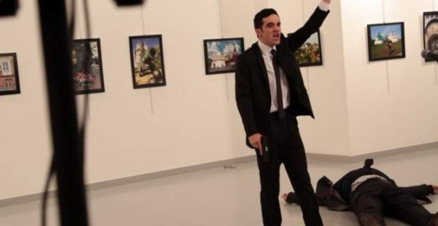 Γιατί η Τουρκία απαγόρευσε τη μετάδοση ειδήσεων για τη δολοφονία του Ρώσου πρέσβη;