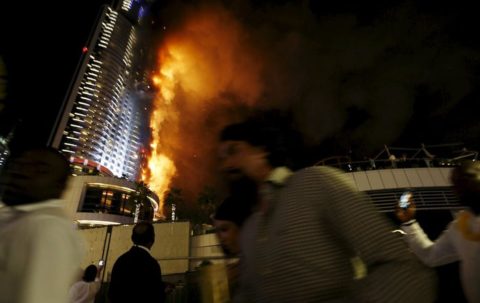 Κρεμάστηκε από τον 48ο όροφο για να γλιτώσει από τη φωτιά σε ξενοδοχείο του Ντουμπάι