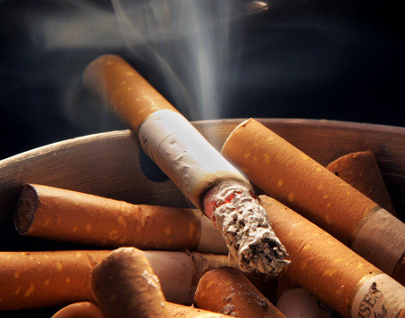 Οι καπνιστές αγνοούν τους κινδύνους πίσω από τον βήχα