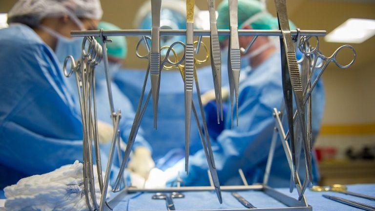 Αφαίρεσαν χειρουργική λαβίδα από κοιλιά Βιετναμέζου μετά από 18 χρόνια
