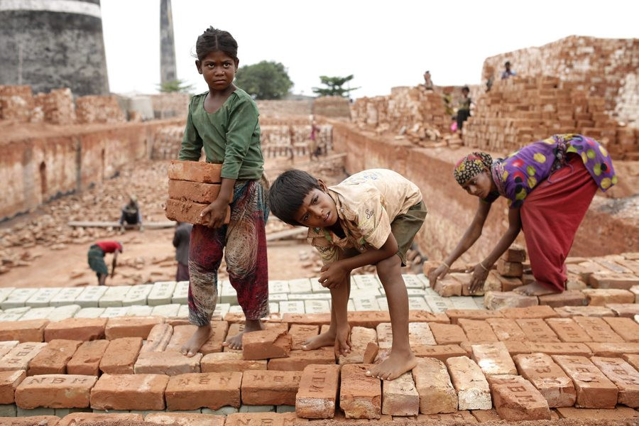 Διακόσια παιδιά-δούλοι διασώθηκαν από εργοστάσιο στην Ινδία