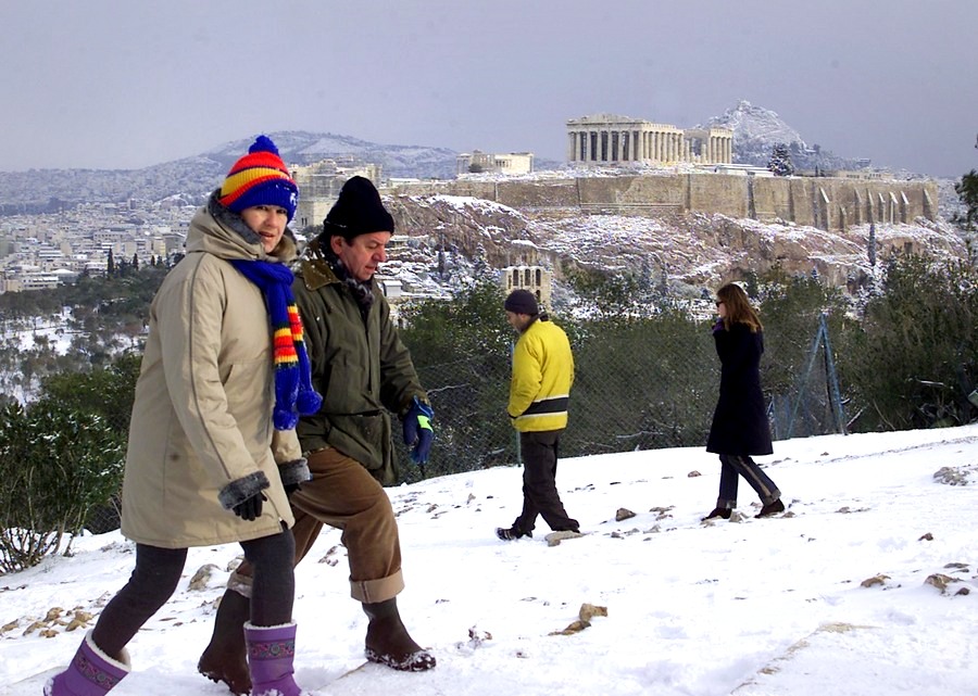 Προβλήματα στην κυκλοφορία από το χιόνι και στην Αττική