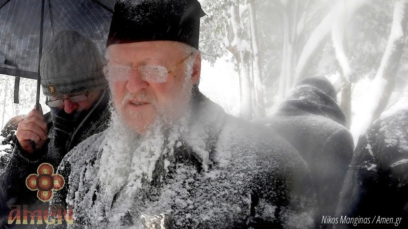 O παγωμένος Πατριάρχης στη χιονισμένη Κωνσταντινούπολη [ΦΩΤΟ]