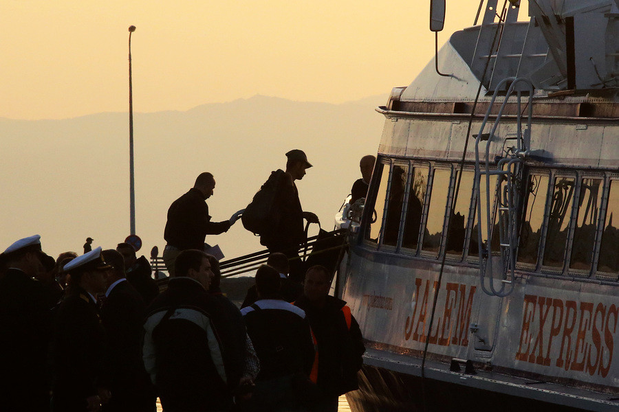 Η Frontex ναυλώνει τρία πλοία για απελάσεις προσφύγων