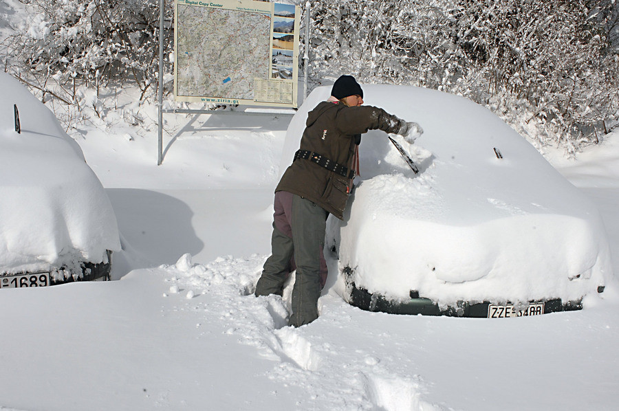 Προβλήματα σε Αρκαδία, Κορινθία και Μεσσηνία λόγω χιονοπτώσεων