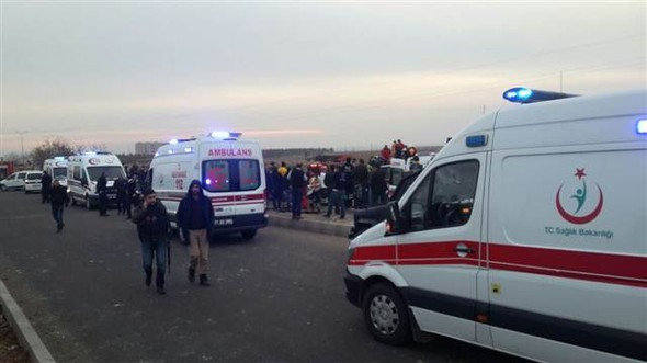 Τρεις νεκροί αστυνομικοί από την έκρηξη στο Ντιγιάρμπακιρ – 9 τραυματίες