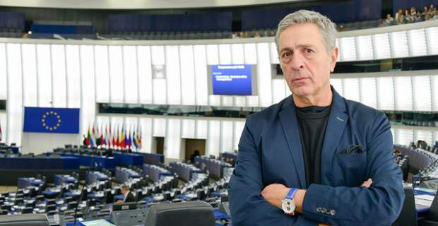 Ο Στέλιος Κούλογλου στηρίζει την πρωτοβουλία TVXS και News 247 για τον «μικρό ήρωα» της Λέσβου
