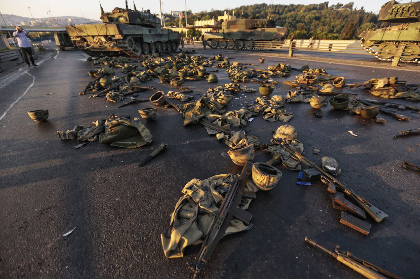 Οι διώξεις μίκρυναν τον άλλοτε ισχυρό τουρκικό στρατό