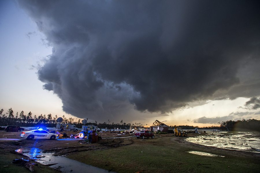Σφοδρές καταιγίδες και ανεμοστρόβιλοι πλήττουν τις ΗΠΑ – 18 νεκροί
