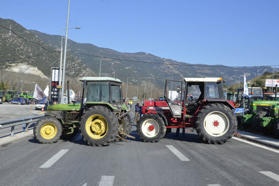 Οι αγρότες ξεκινούν για το μπλόκο της Νίκαιας