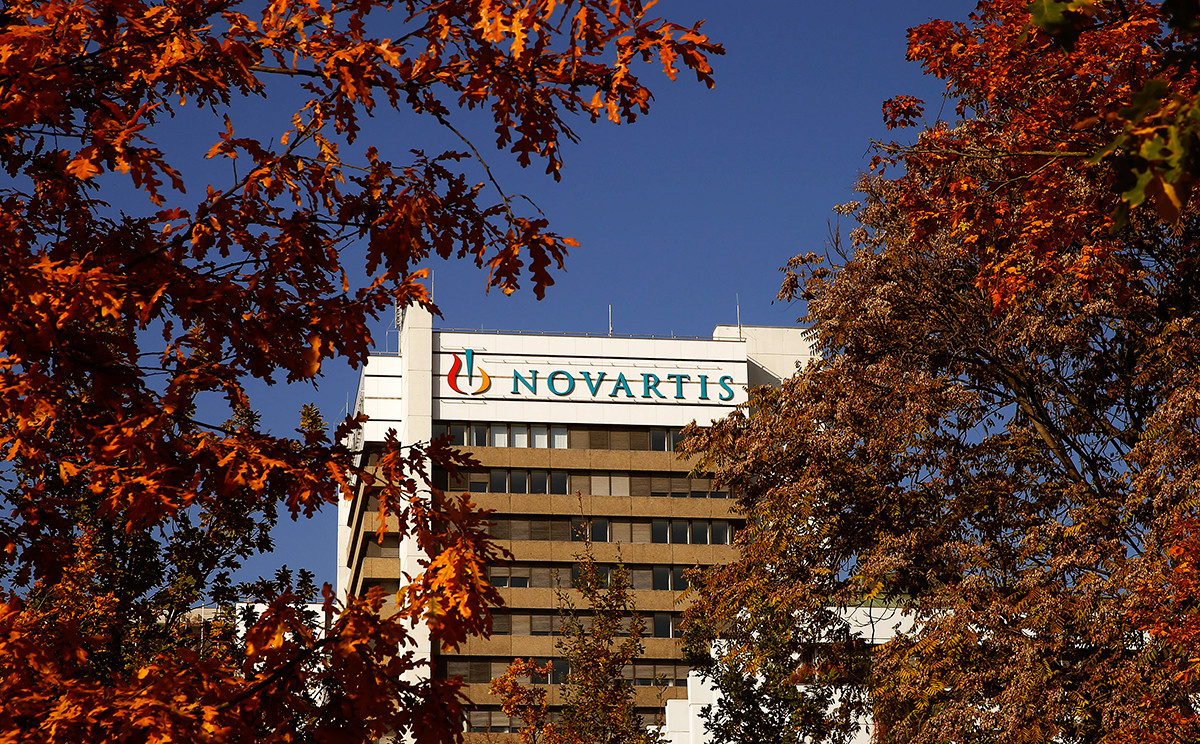 Εφοδοι σε σπίτια και… λογαριασμούς για το σκάνδαλο Novartis