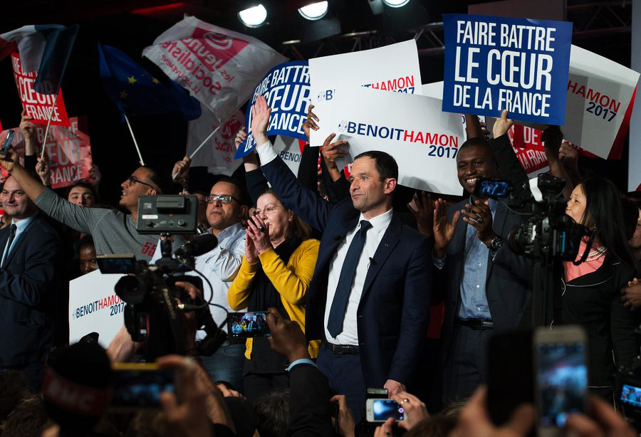 Γαλλία: Στον Αριστερό Μπενουά Αμόν το χρίσμα των Σοσιαλιστών