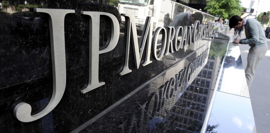 JPMorgan: Η Ελλάδα μεταξύ διασταυρούμενων πυρών ΔΝΤ-Γερμανίας