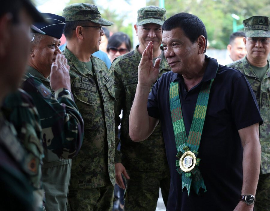 Φιλιππίνες: «Θα σκοτώσω κι άλλους τοξικομανείς», λέει ο  Ντουτέρτε και βγάζει το στρατό στους δρόμους