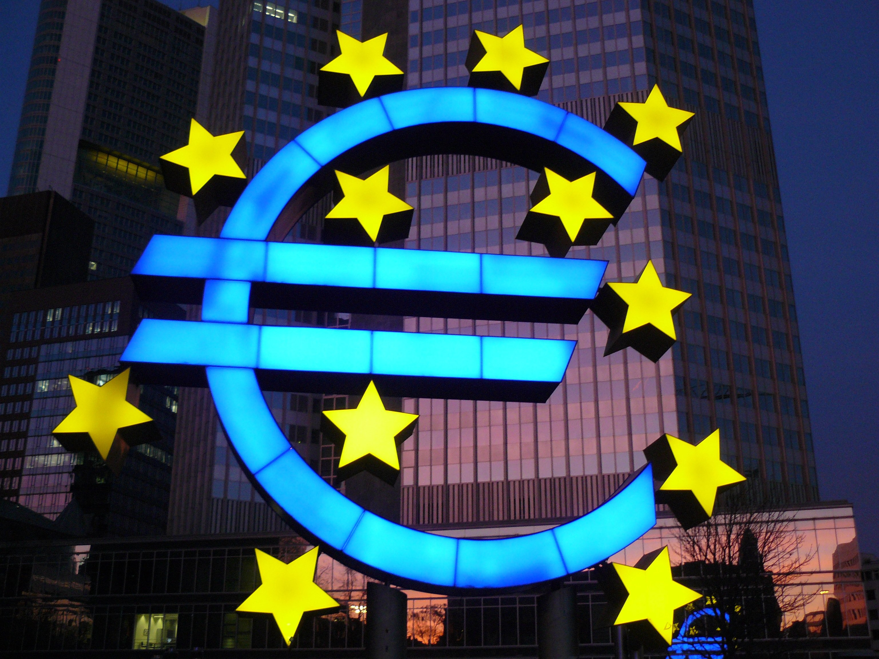 Süddeutsche Zeitung: «Τεστ αντοχής» για το ευρώ οι επόμενοι μήνες