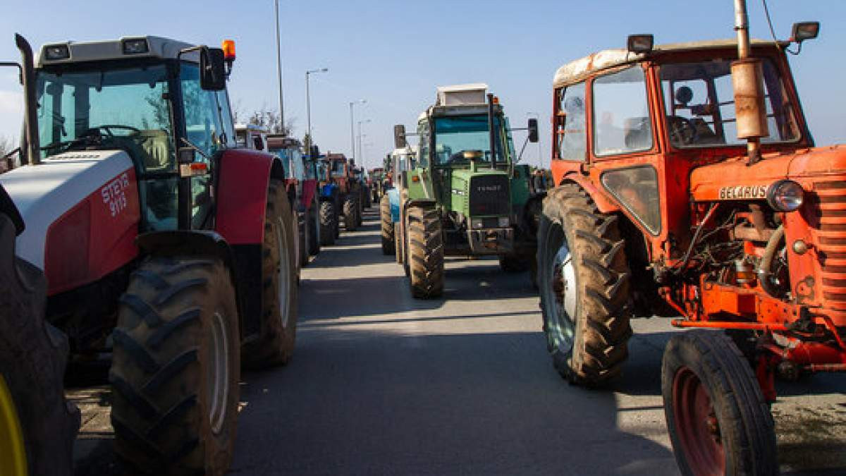 Οι αγρότες απέκλεισαν την εθνική οδό Λάρισας – Κοζάνης