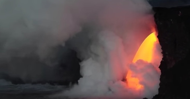Απίστευτο βίντεο: Σιντριβάνι λάβας ξεχύνεται από το ηφαίστειο Κιλαουέα στη Χαβάη